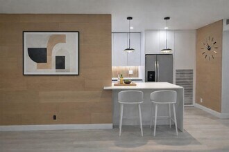 8704 NW 35th St in Coral Springs, FL - Foto de edificio - Building Photo