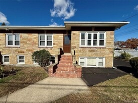 29 Smith St in Deer Park, NY - Building Photo