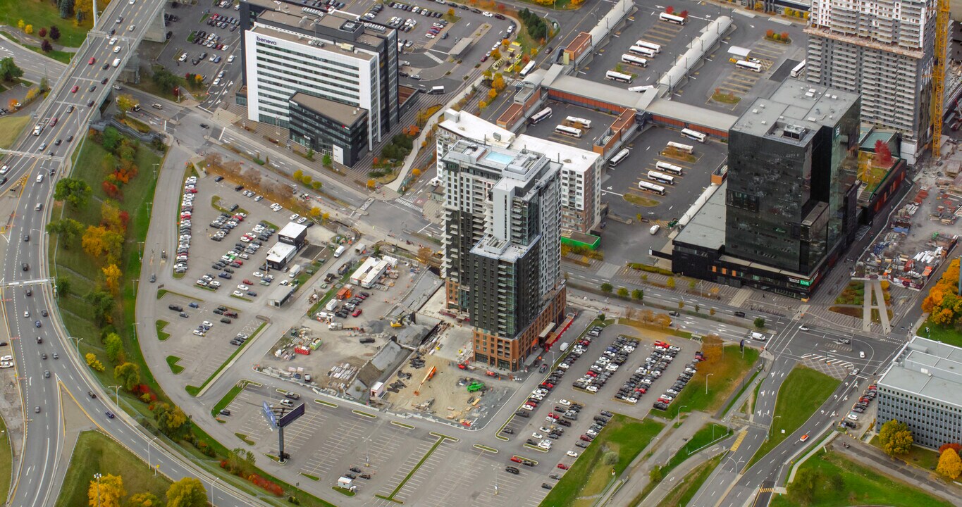 Sir Charles Condominiums in Longueuil, QC - Building Photo