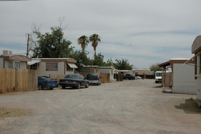 29 Space Mobile Home Park in Tucson, AZ - Foto de edificio - Building Photo