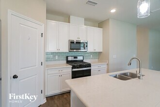 92 Vicksburg Dr in Saint Johns, FL - Foto de edificio - Building Photo