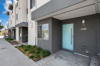 2189 Catalina Blvd-Unit -3-106 in San Diego, CA - Building Photo - Building Photo