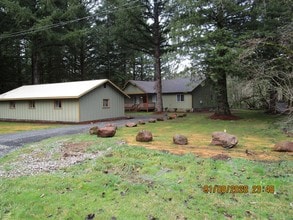 24043 Patton Loop SE in Lyons, OR - Building Photo - Building Photo