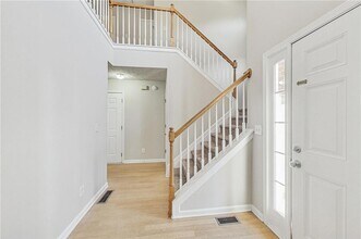 326 Canterbury Pl Dr in Suwanee, GA - Building Photo - Building Photo