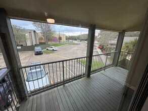 220 Doucet Rd, Unit 240-E in Lafayette, LA - Foto de edificio - Building Photo