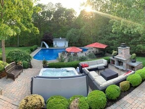 10 Messina Ave in Center Moriches, NY - Building Photo - Building Photo