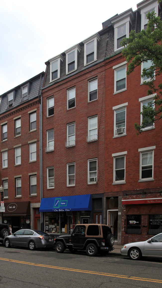 345-347 Hanover St in Boston, MA - Foto de edificio - Building Photo