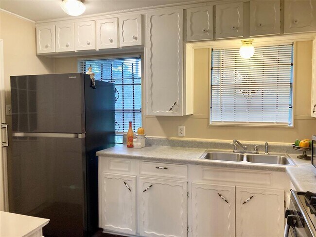 5011 Enyart St in Houston, TX - Building Photo - Building Photo