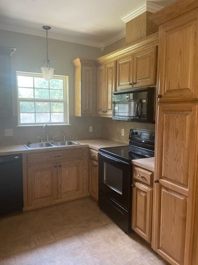 401 E Lynnwood Ln in Longview, TX - Building Photo - Building Photo