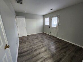 63 Coats Cir in Benson, NC - Building Photo - Building Photo