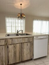 4002 Shoreside Cir in Tampa, FL - Building Photo - Building Photo