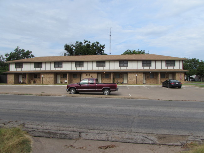 1200 Indiana St in Graham, TX - Building Photo - Building Photo