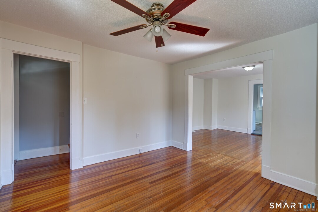 12 Addison Rd in Glastonbury, CT - Building Photo