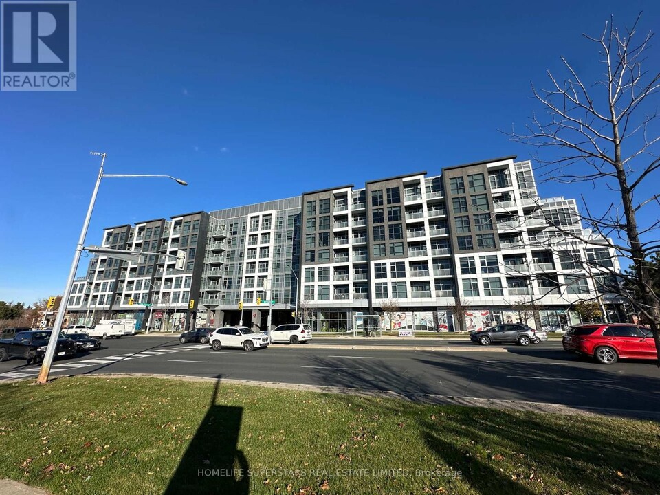 8763-8763 Bayview Ave in Richmond Hill, ON - Building Photo