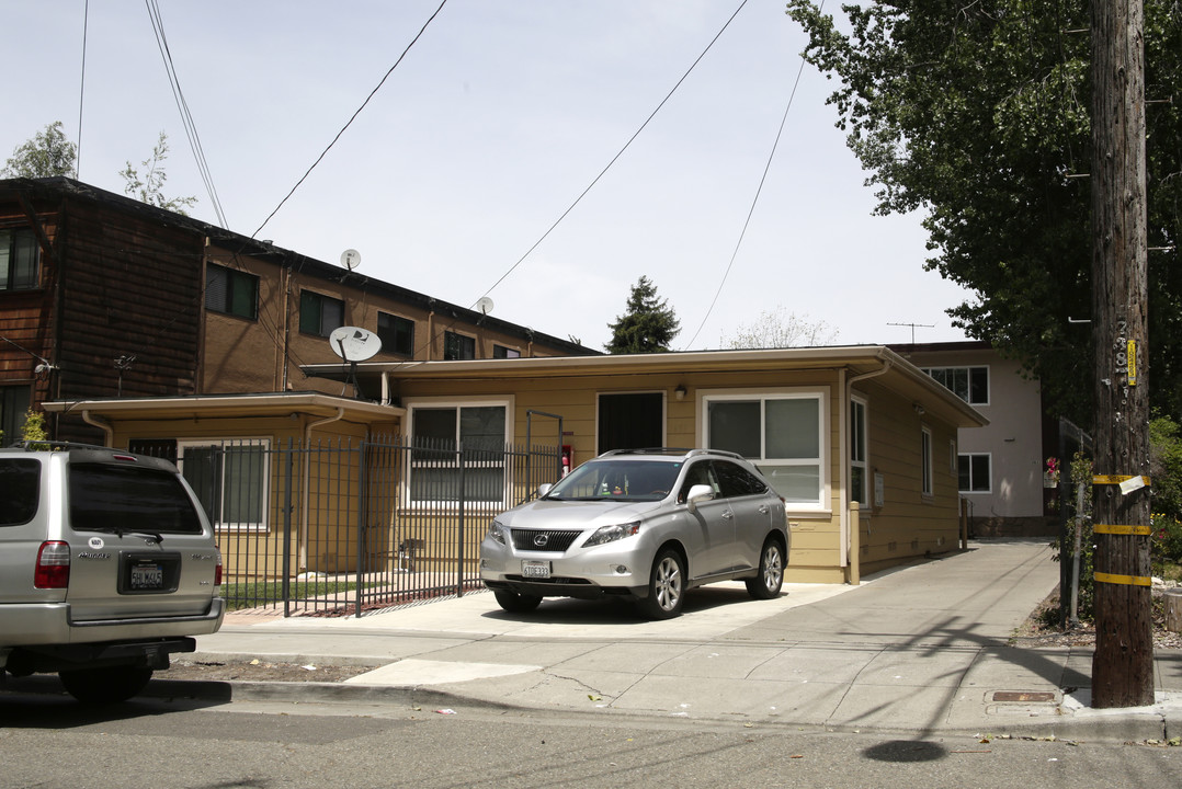 1631 Alcatraz Ave in Berkeley, CA - Building Photo