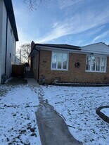 7710 Kedvale Ave in Skokie, IL - Building Photo