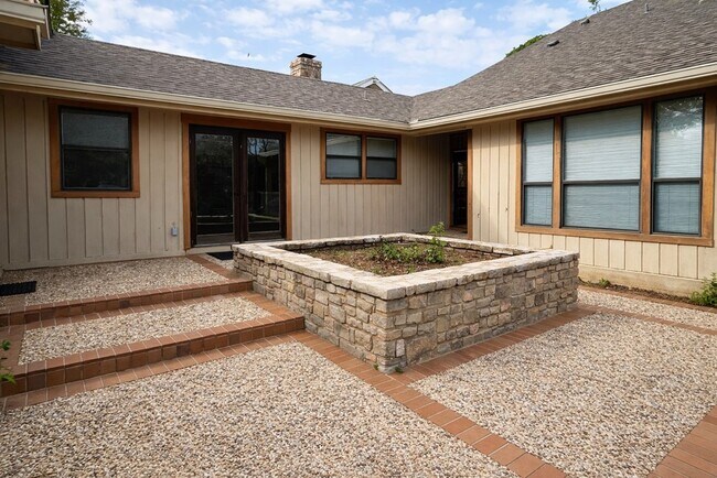 2416 Birkdale Ln in Kerrville, TX - Building Photo - Building Photo