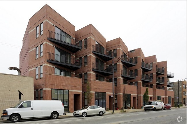 3501-3505 N Elston Ave in Chicago, IL - Foto de edificio - Building Photo