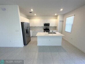 12901 NW 23rd Pl in Miami, FL - Building Photo - Building Photo