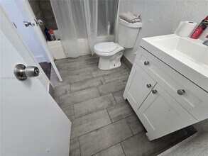 5924 NW 21st St in Lauderhill, FL - Building Photo - Building Photo