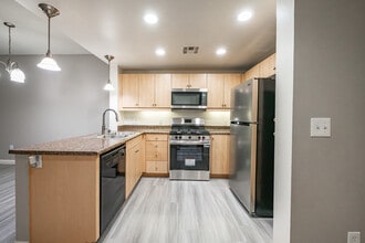 Metro 102 Apartments in Ontario, CA - Foto de edificio - Interior Photo