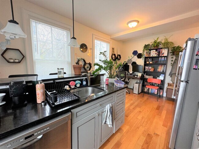 43 Kent St, Unit 3 in Somerville, MA - Building Photo - Building Photo