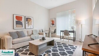 5256 International Dr in Orlando, FL - Building Photo