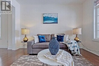 213 Danny Wheeler Blvd in Georgina, ON - Building Photo - Building Photo