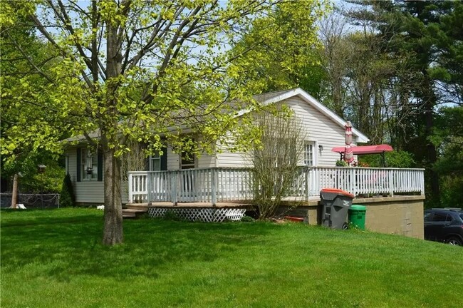 816 14th Ave, Unit Front House in Beaver Falls, PA - Building Photo - Building Photo