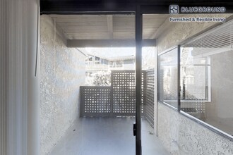 555 Paularino Ave, Unit FL1-ID4955A in Costa Mesa, CA - Foto de edificio - Building Photo