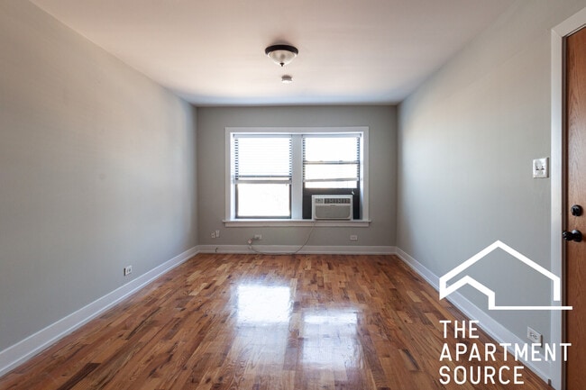 556 W Arlington Pl, Unit 402