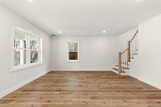 98 Burt Ave in Northport, NY - Building Photo - Building Photo