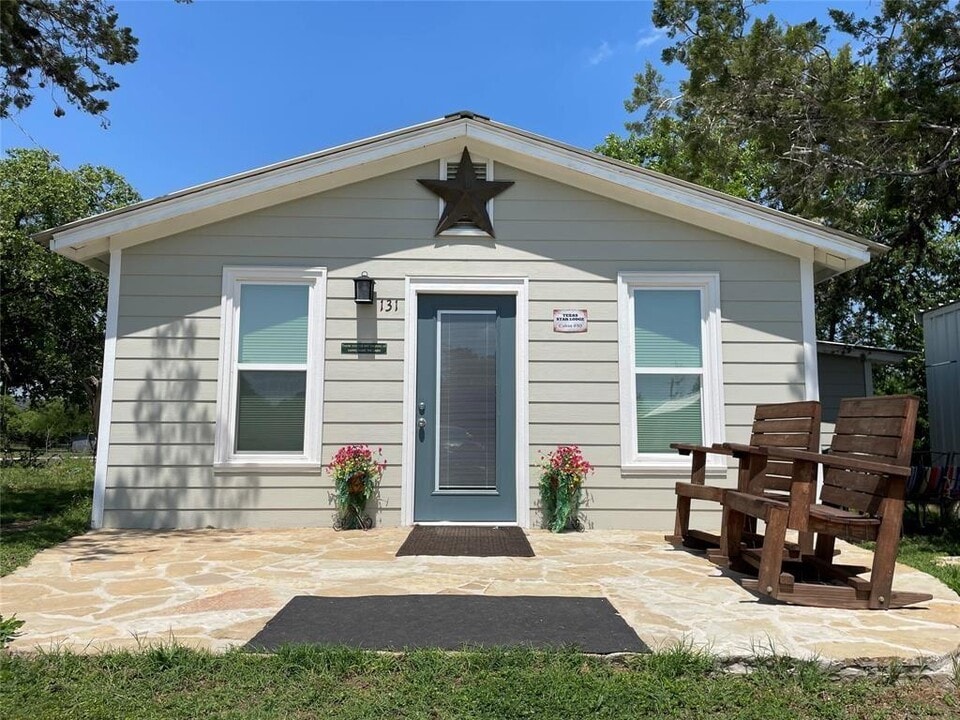 131 Alexander Dr in Tow, TX - Building Photo