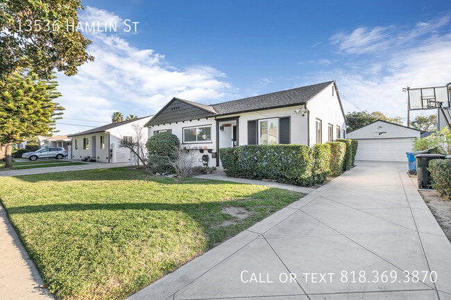 13536 Hamlin St in Los Angeles, CA - Building Photo - Building Photo