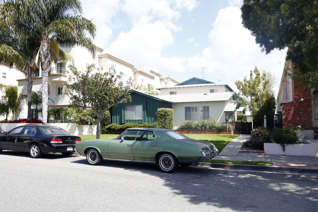 1523 Berkeley St in Santa Monica, CA - Building Photo