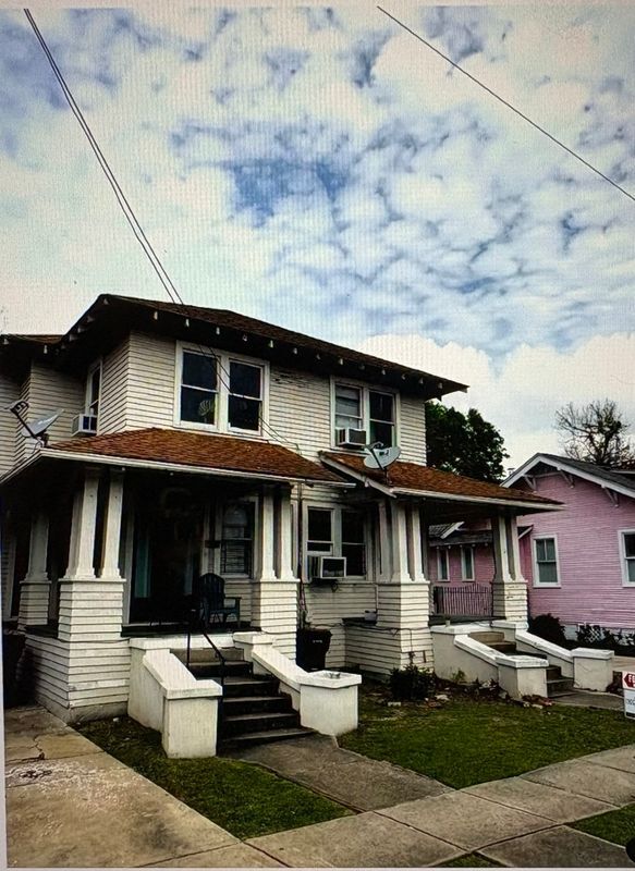 2010 Broadway St