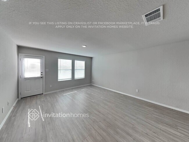 144 Hollywood Dr in New Braunfels, TX - Foto de edificio - Building Photo