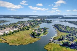 Dockside Apartments on Lake Minnetonka in Spring Park, MN - Building Photo