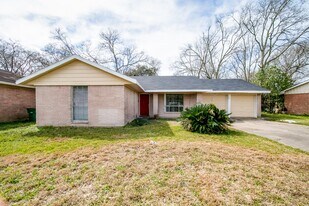 5755 Oakham St in Houston, TX - Building Photo