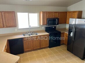 7105 Dona Angelica Ave SW in Albuquerque, NM - Building Photo - Building Photo