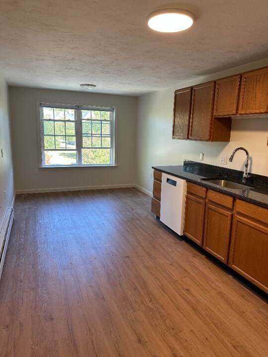 220 Providence Rd in Grafton, MA - Building Photo