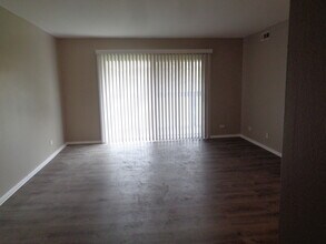 16W585 Mockingbird Ln in Willowbrook, IL - Building Photo - Building Photo