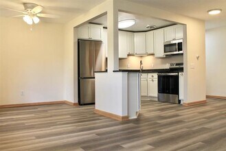 Royal Arms Apartments in Madison, WI - Building Photo - Building Photo