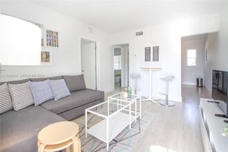 6238 SW 59th Pl in South Miami, FL - Foto de edificio - Building Photo