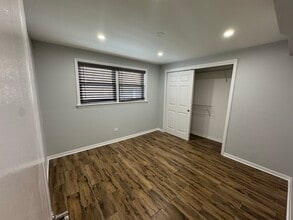 5835 W Lawrence Ave, Unit LAWRENCE G in Chicago, IL - Foto de edificio - Building Photo