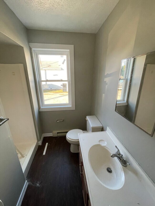 651 E Wabash St-Unit -Unit 02 in Frankfort, IN - Building Photo - Building Photo