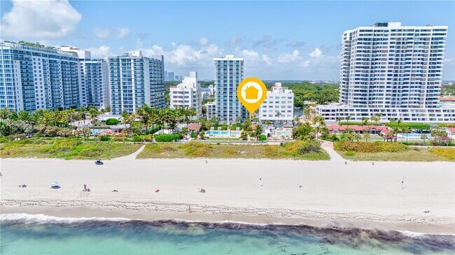 2457 Collins Ave in Miami Beach, FL - Building Photo - Building Photo
