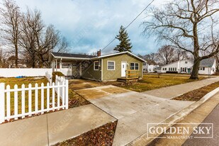 9912 Washington St in Selma, IN - Building Photo