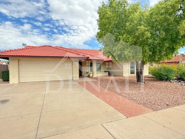 property at 916 W Strahan Dr