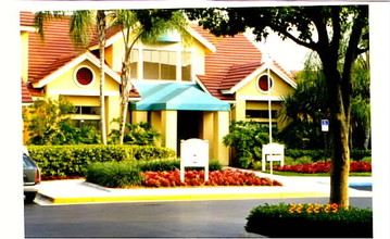 Biscayne Beach Club in Miami, FL - Foto de edificio - Building Photo